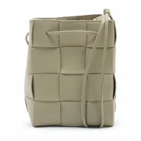 ボッテガヴェネタ マキシイントレチャート カセット レザー