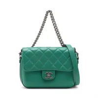 CHANELシャネルビューティーノベルティバッグ　グリーン Chanel Matelasse Lambskin 2 Way Shoulder Bag Green Gunmetal