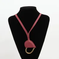 HERMES エルメス オクールデュフォーブル レザー ネックレス レッド レディース エルメス W:2024 ネックレス GP×革 レッド オクールデュフォーブル