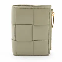 ボッテガヴェネタ マキシイントレチャート カセット レザー コンパクトウォレット グリーン