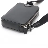 プラダ サフィアーノ レザー ボディバッグ ブラック AP147442｜中古