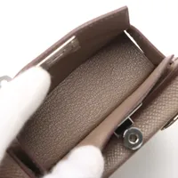 エルメス ケリーマルチポケットトゥーゴー ヴォーエプソン エトゥープ