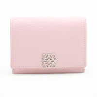 ロエベ アナグラム トライフォールド レザー コンパクトウォレット ピンク