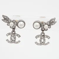 シャネル ココマーク C21B ピアス(両耳用) GP×ラインストーン×フェイクパール シルバー