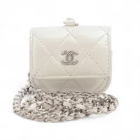 シャネル マトラッセ ラムスキン エアポッズケース ホワイト シルバー金具 31番台