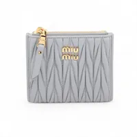 ミュウミュウ マテラッセ レザー コンパクトウォレット ブルー 5ML024