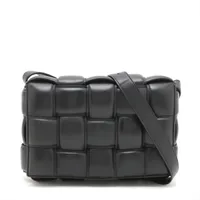 ボッテガヴェネタ マキシイントレチャート パデッドカセット レザー ショルダーバッグ ブラック