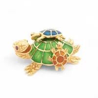 カルティエ タートル モチーフ ルビー エナメル ブローチ 18K(YG) 14.7g