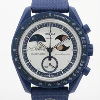 オメガ×スウォッチ スピードマスター ミッション トゥ アース ムーンシャインゴールド スヌーピー CE CE×ラバー QZ ホワイト文字盤 SO33N702