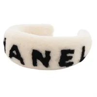 シャネル ロゴ 22B カチューシャ ファブリック ホワイト