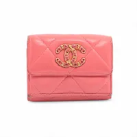 シャネル シャネル19 ラムスキン コンパクトウォレット 三つ折り財布 ピンク ゴールド金具 30番台