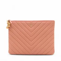 シャネル シェブロン キャビアスキン クラッチバッグ Vステッチ オレンジ ゴールド金具 25番台