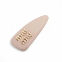 ミュウミュウ ロゴ バレッタ パテントレザー ピンク