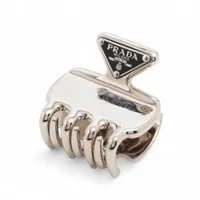 プラダ トライアングルロゴ ヘアクリップ メタル シルバー×ブラック