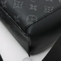 ヴィトン モノグラムエクリプス メッセンジャーヴォワヤージュPM