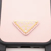 プラダ サフィアーノ トライアングル 1ZH180 レザー iPhoneケース