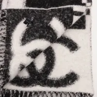 シャネル マフラー ココマーク ロゴ カシミヤ シルク AAA478 CHANEL 黒 白 CHANEL シャネル マフラー ココマーク ロゴ フリンジ 黒 (ブラック)/白