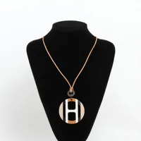 エルメス Hエキップ ネックレス バッファローホーン ベージュ A4435535