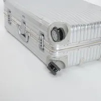 リモワ トパーズ アルミニウム キャリーケース シルバー 暗証番号329