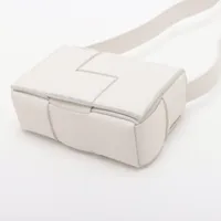 ボッテガヴェネタ イントレチャート ボディバッグ ウエストバッグ ホワイト ボッテガヴェネタ マキシイントレチャート キャンディ カセット レザー