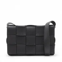 ボッテガヴェネタ マキシイントレチャート カセット レザー ショルダー
