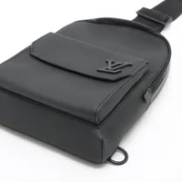 ヴィトン LVアエログラム パイロット スリングバッグ M23736 ブラック