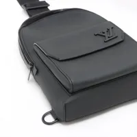 ヴィトン LVアエログラム パイロット スリングバッグ M23736 ブラック