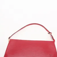 ルイ・ヴィトン ポシェット アクセソワール エピ M52947 レッド｜ルイ