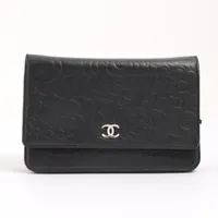 シャネル カメリア レザー シルバー金具