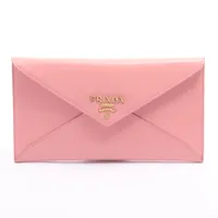 PRADA サフィアーノレザー パスポートケース ピンク PRADA