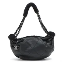 シャネル マトラッセ ファー×レザー チェーンショルダーバッグ ブラック シルバー金具