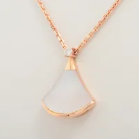 ブルガリ ディーヴァドリーム シェル ダイヤ ネックレス 750(PG)