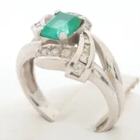 ノンブランド エメラルド ダイヤ リング Pt900