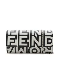 【関税送料込】FENDI レザー チェーンウォレット FENDI （新品・未使用品）フェンディ FFダイヤモンド チェーン