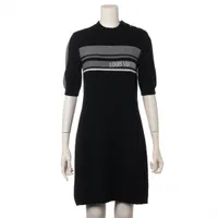 【美品】ルイヴィトン黒ニットワンピース 極美品 ルイヴィトン ベルト付 ニットワンピース 黒 M ロゴプレート