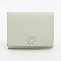 ロエベ トライフォールド レザー コンパクトウォレット グリーン ＡＢランク