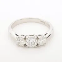 ティファニー スリーストーン ダイヤ Pt950