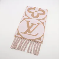 ヴィトン 小物 フライトモード マフラーLVメダリオンの買取参考