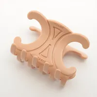 セリーヌ トリオンフ プラスチック ヘアクリップ ベージュ Ａランク