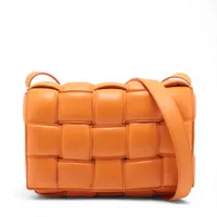 ボッテガヴェネタ マキシイントレチャート パデッドカセット レザー ショルダーバッグ オレンジ