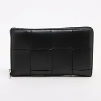 ボッテガヴェネタ マキシイントレチャート カセット レザー ラウンドジップウォレット ブラック ＡＢランク