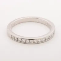 ティファニー ハーフサークル チャネルセッティング ダイヤ Pt950