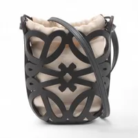 【LOEWE】早い者勝ちセール！CUT-OUT ポケット ショルダーバッグ LOEWE 大人気 ロエベ loewe アナグラムカットアウト ポケット
