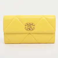 シャネル シャネル19 ラムスキン イエローゴールド ゴールド金具 ＡＢランク