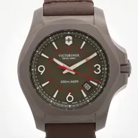 ビクトリノックス イノックス 241779 カーボン×革 QZ グリーン文字盤