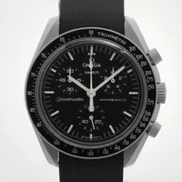 オメガ×スウォッチ スピードマスター ミッショントゥ ムーン SO33M100 CE×社外ラバー QZ 黒文字盤