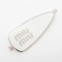 ミュウミュウ ロゴヘアクリップ グレー ミュウミュウ MIUMIU バレッタ 5JF086 2DAM F0SAK ミュウ ロゴ