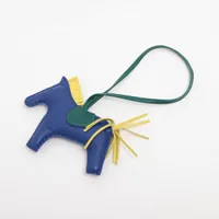 エルメス カレ90 La femme aux semelles de vent 風の足蹠を持つ