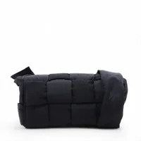 ボッテガ ヴェネタ イントレチャート バックパック ブラック ラバー リュック ブラックイントレチャート バックパック| Bottega Veneta® 日本