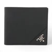 プラダ サフィアーノメタル レザー コンパクトウォレット ブラック
